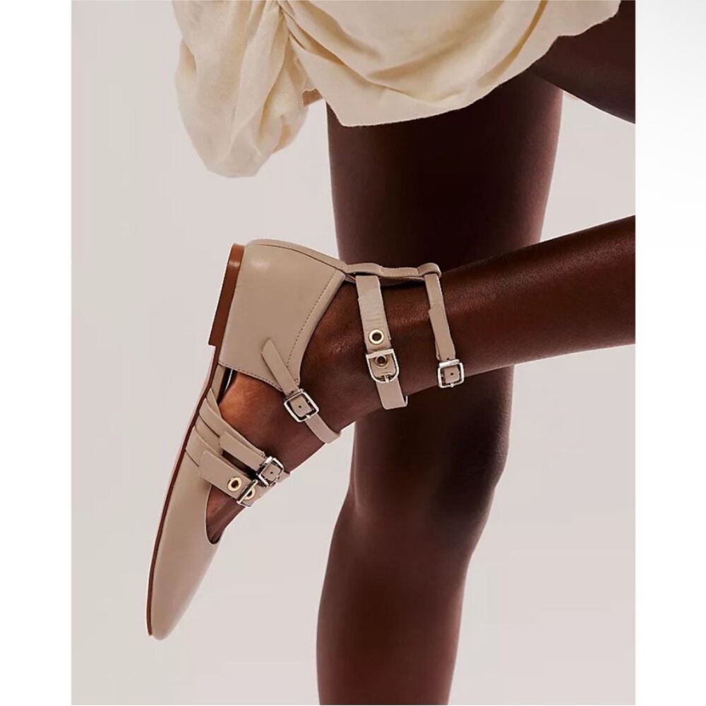 FREE PEOPLE Hart Buckle Flats / Cafe size 6.5